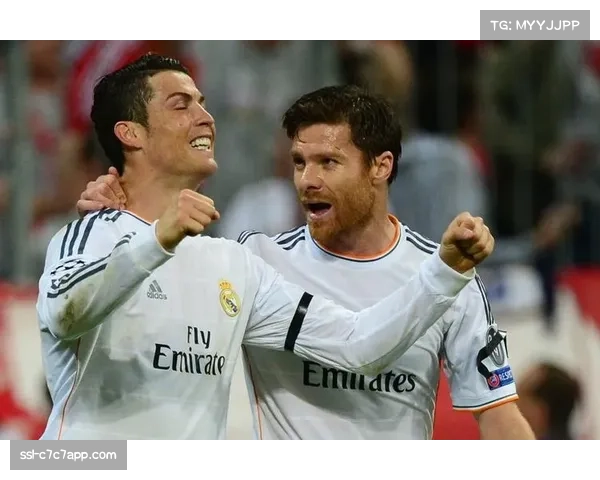 阿隆索与皇马球员赛前向若塔致哀 展现体育精神 阿隆索与皇马球员赛前向若塔致哀 展现体育精神