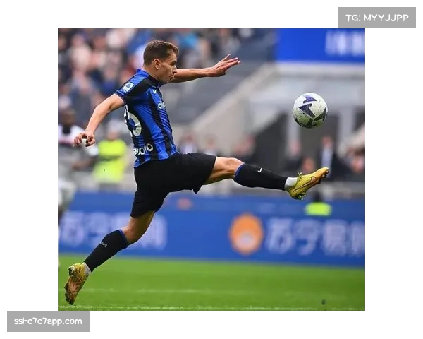 劳塔罗点射破门后指天庆祝，致敬去世恩师