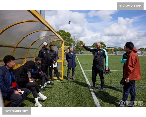 俱乐部青训教练谈年轻球员培养理念与挑战（注：由青训内容引申）