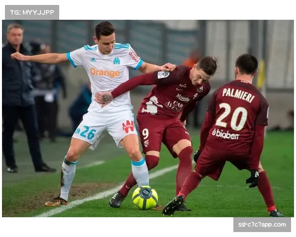 VAR争议再起：法甲裁判标准是否亟待统一？多场比赛判罚引热议